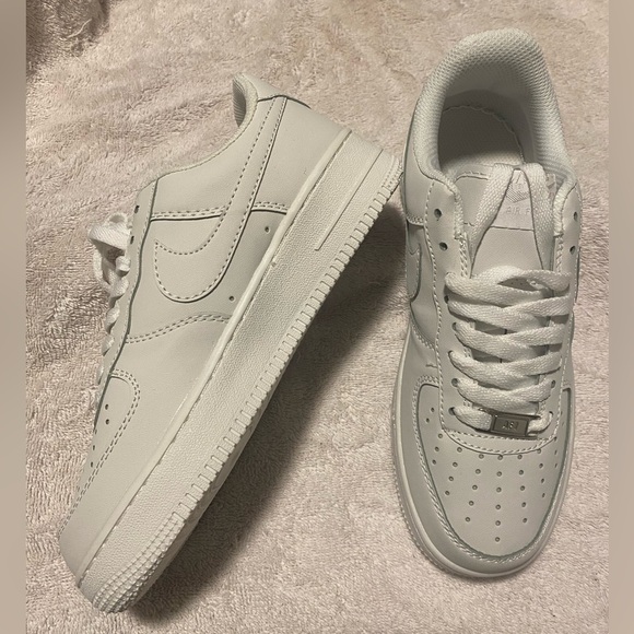 Nike size 7 - Picture 2 of 3
